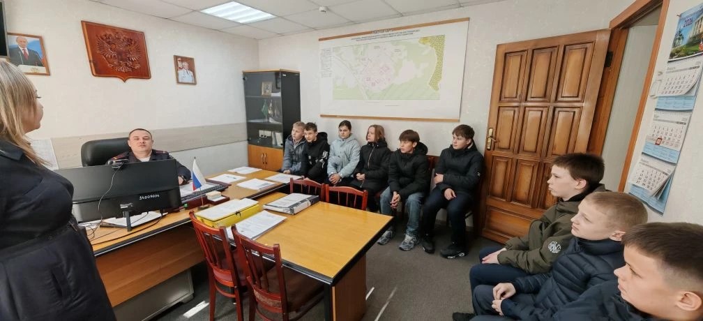 Экскурсия в МО МВД России по ЗАТО п.Сибирский Экскурсия в МО МВД России по ЗАТО п.Сибирский.